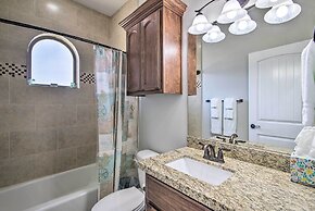 South Padre Paradise w/ Saltwater Pool Near Golf!