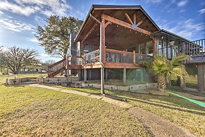 Stunning Lakefront Getaway With Upscale Amenities!