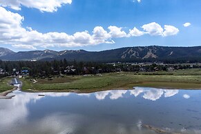 Walk to Big Bear Lake: Cozy Cabin w/ Deck