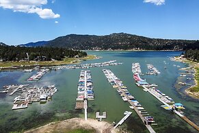 Walk to Big Bear Lake: Cozy Cabin w/ Deck