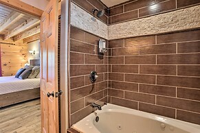 Big Bear Lake Cabin w/ Hot Tub < 1 Mi to Skiing!