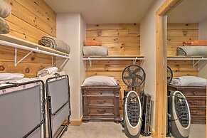 Big Bear Lake Cabin w/ Hot Tub < 1 Mi to Skiing!