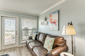 Beachside Condo w/ Pool & Hot Tub in Galveston!