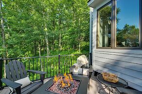 Serene Hideaway With Views, 1 Mi to Hike & Ski!
