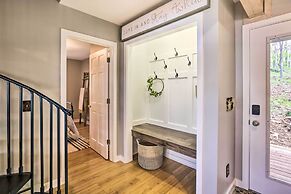 Serene Hideaway With Views, 1 Mi to Hike & Ski!