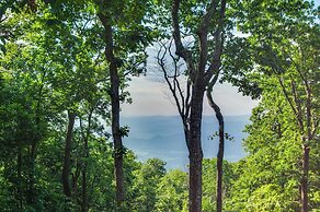 Serene Hideaway With Views, 1 Mi to Hike & Ski!