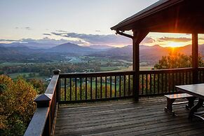 Smoky Mountain Retreat w/ Hot Tub, Arcade Games