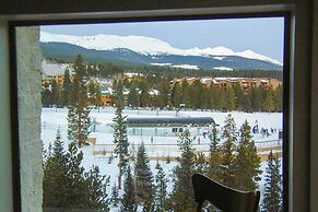Walk to Ski Lift: Mtn-view Condo in Breckenridge