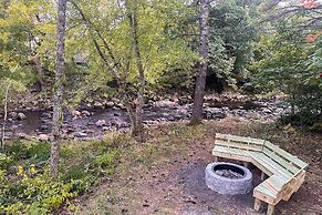 Spacious Home on Bear Camp River in Tamworth!