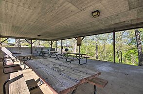 Cozy Branson Getaway ~ 2 Mi to Silver Dollar City!