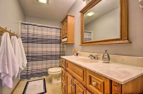 Cozy Branson Getaway ~ 2 Mi to Silver Dollar City!