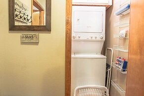 Cozy Branson Getaway ~ 2 Mi to Silver Dollar City!