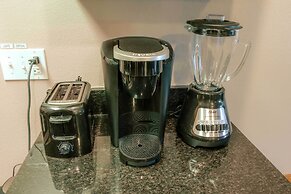 Cozy Branson Getaway ~ 2 Mi to Silver Dollar City!