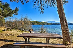 Quaint Priest Lake Cabin w/ Patio < 1 Mi to Lake!