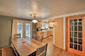 Quaint Priest Lake Cabin w/ Patio < 1 Mi to Lake!