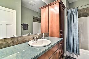 Incredible Oregon Retreat w/ Private Hot Tub!