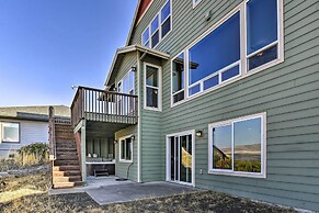 Incredible Oregon Retreat w/ Private Hot Tub!