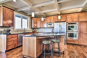 Incredible Oregon Retreat w/ Private Hot Tub!