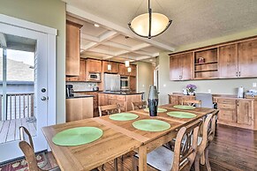 Incredible Oregon Retreat w/ Private Hot Tub!