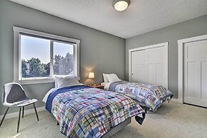 Incredible Oregon Retreat w/ Private Hot Tub!