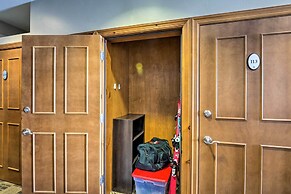 Couple's Ski Condo: 1 Mi to Breckenridge Golf Club