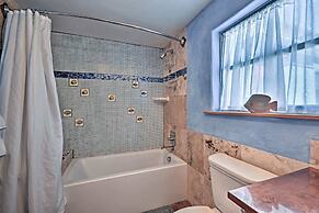 Cozy 'blue Adobe' w/ Steam Room 2 Mi. From Taos!