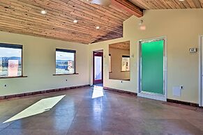 Cozy 'blue Adobe' w/ Steam Room 2 Mi. From Taos!