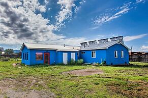 Cozy 'blue Adobe' w/ Steam Room 2 Mi. From Taos!