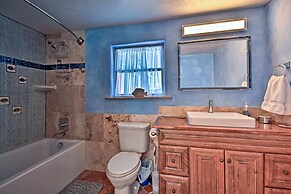 Cozy 'blue Adobe' w/ Steam Room 2 Mi. From Taos!