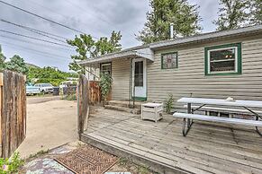 Relaxing Golden Getaway w/ Grill < 1 Mi to Town!