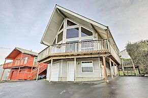 Logan Road Lookout, Lincoln City Home w/ Game Room