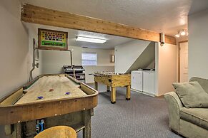 Logan Road Lookout, Lincoln City Home w/ Game Room