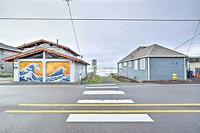 Logan Road Lookout, Lincoln City Home w/ Game Room