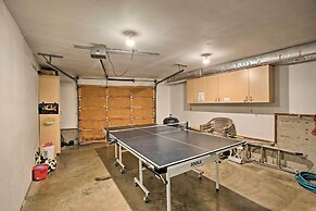 Logan Road Lookout, Lincoln City Home w/ Game Room