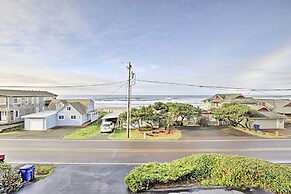 Logan Road Lookout, Lincoln City Home w/ Game Room