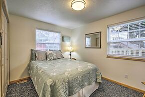 Logan Road Lookout, Lincoln City Home w/ Game Room