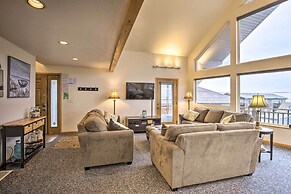 Logan Road Lookout, Lincoln City Home w/ Game Room