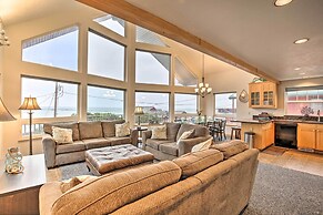 Logan Road Lookout, Lincoln City Home w/ Game Room