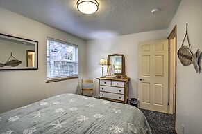 Logan Road Lookout, Lincoln City Home w/ Game Room