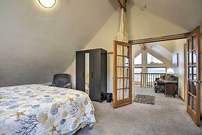 Logan Road Lookout, Lincoln City Home w/ Game Room