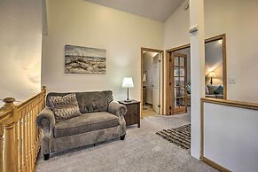 Logan Road Lookout, Lincoln City Home w/ Game Room