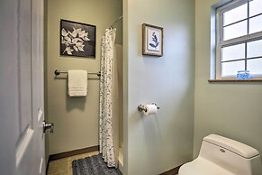 Logan Road Lookout, Lincoln City Home w/ Game Room