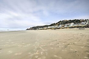 Logan Road Lookout, Lincoln City Home w/ Game Room