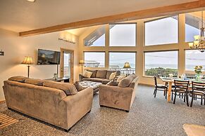 Logan Road Lookout, Lincoln City Home w/ Game Room