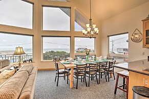 Logan Road Lookout, Lincoln City Home w/ Game Room