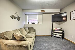 Logan Road Lookout, Lincoln City Home w/ Game Room