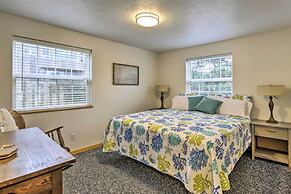 Logan Road Lookout, Lincoln City Home w/ Game Room