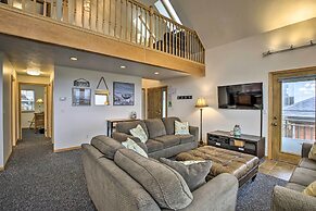 Logan Road Lookout, Lincoln City Home w/ Game Room