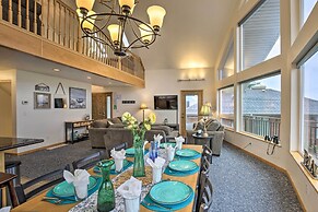 Logan Road Lookout, Lincoln City Home w/ Game Room