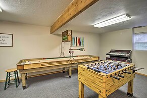 Logan Road Lookout, Lincoln City Home w/ Game Room